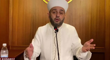 Kadınların giyinişleriyle ilgili yaptığı açıklamalarla gündeme gelen İmam Halil Konakcı bu kez dövmecileri hedef aldı!