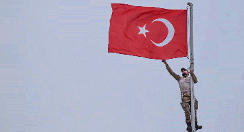 Kars'ta Beş Yıldır Şehitler Anısına Dev Türk Bayrağı Dalgalandırılıyor