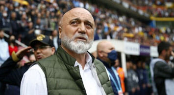 Kayserispor Teknik Direktörü Hikmet Karaman, Fenerbahçe karşısında aldıkları mağlubiyetin ardından açıklamalarda bulundu!
