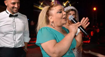 Kibariye'nin Sahnede Eteği Uçuşunca Kocası Beline Masa Örtüsünü Bağlattı