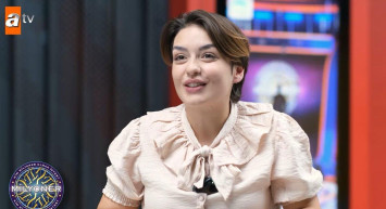 Kim Milyoner Olmak İster programıyla gönüllerde taht kuran Rabia Birsen Göğercin, protez koluyla tanıştı!