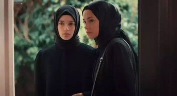 Kızıl Goncalar'da alkış toplayan sahne: ABD'deki sapkınlık adası Epstein'e olay gönderme!