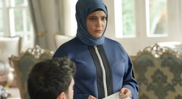 Kızılcık Şerbeti ekibi Cannes'da! Dizinin Nilay'ı Feyza Civelek kombiniyle dillere düştü: ''Bu ne rüküşlük!''