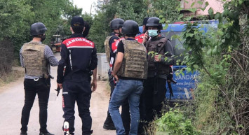 Kocaeli'nde Ailesini Rehin Alan Kişi, Tüfekle Babasını Öldürdü