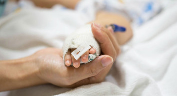 Kocasına kızan vicdansız kadın 1 yaşındaki bebeğine çamaşır suyu içirdi