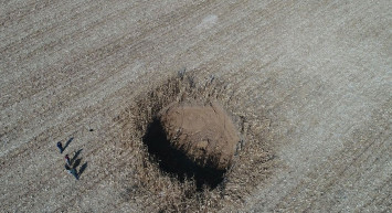 Konya’da Bulunan Mısır Tarlasında Ortaya Çıkan Obruk Görenleri Korkuttu