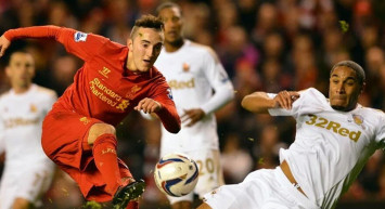 Liverpool'un Eski Yıldızı Samed Yeşil, Fabrikada İşçi Oldu!