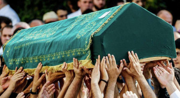 Malatya'da annesinin cenazesine son kez bakmak isteyen adam tabutu açınca gördüklerine inanamadı!