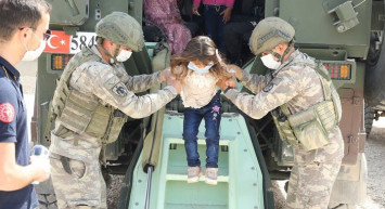 Mehmetçik, Suriyeli Çocuklara Bayram Tadında Gün Yaşattı