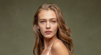 Melisa Döngel cesur tatil pozlarıyla dillere düştü: Tanga bikinisiyle tekneden paylaştı!