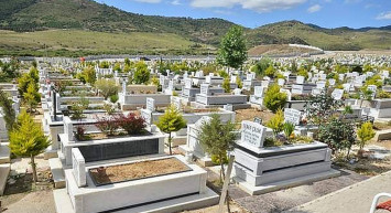 Mezara neden su dökülür, ölüye faydası var mıdır?