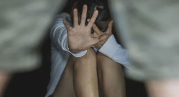 Misafir olarak gittiği evde arkadaşının karısına tecavüz edip kameraya aldı!