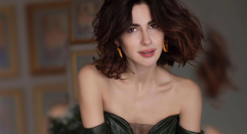 Nesrin Cavadzade'den kasığına kadar transparanlı elbisesiyle iddialı pozlar: Yorum yağdı!