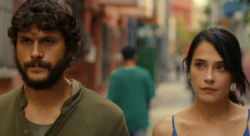 Netflix'ten yeni Türk yapımı geliyor: Fragmanı olay oldu! Alperen Duymaz ve Funda Eryiğit'ten ateşli sahne!