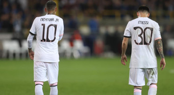 Neymar ve Lionel Messi Arasında Sinirler Geriliyor!