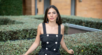 Oğuzhan Koç’tan yeni boşanmıştı: Demet Özdemir’den dudak dudağa paylaşım