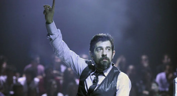 Okan Bayülgen Gazze'ye destek konserine katıldı: Yaşasın çocuklar, yaşasın Filistin!