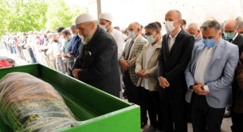 Öldürülen Arife Öğretmenin Cenazesinde Dikkat Çeken Detay!