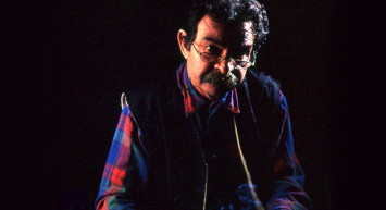 Oruç Aruoba Kimdir?