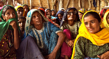 Pakistan'da Dört Kadını Sokak Ortasın Çırılçıplak Dövdüler