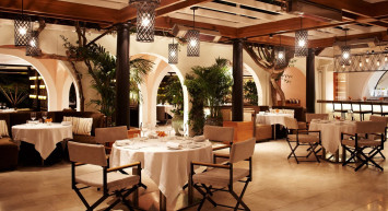 Paris'te açılan çıplak restoran büyük ilgi gördü