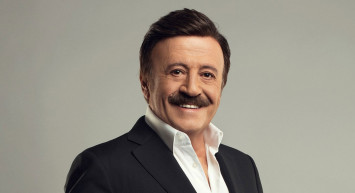 Parkta yattığım günlerim oldu diyen ünlü şarkıcı Selami Şahin hayatının film olacağının müjdesini sevenlerine verdi