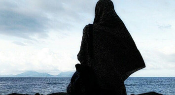 Pencereden İntihar Teşebbüsünde Bulunan Annesini Kurtardı