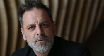 Rol gereği kadın kılığına girmiş oyuncular