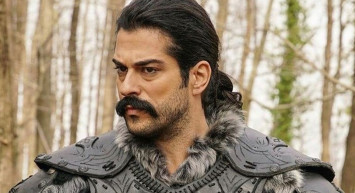 Rusya'da Burak Özçivit rüzgarı: Yakışıklı oyuncuyu görmek için öyle paralar ödediler ki... Dudak uçuklattı!