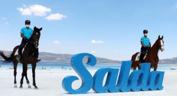 Salda Gölü'nün Doğal Yapısını Korumak İçin Atlı Jandarmalar Görev Yapacak
