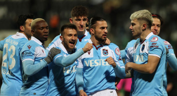 Şampiyon Trabzonspor'un futbolcusu Hüseyin Türkmen, Çaykur Rizespor'a transfer oluyor!