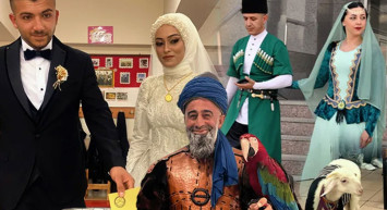 Seçim kombinleri belli oldu! Oy vermeye birbirinden farklı kıyafetlerle giden insanlar