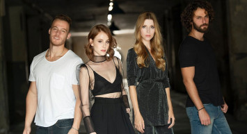 Selma Ergeç Bodrum'a Çıkarma Yaptı! Fiziğiyle Gençlere Taş Çıkarttı