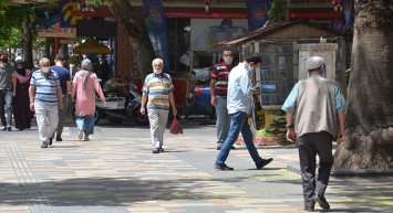 Şener Şen'in filmi gerçek oldu! Bir 'Çıplak Vatandaş' olayı da Kahramanmaraş'da yaşandı salına salına sokakta dolaştı 'Gözlerim kanıyor...'