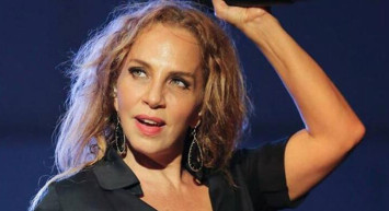 Sertep Erener'in konserine polis baskını ünlü şarkıcı neye uğradığını şaşırdı her şey bir anda oldu!