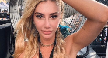 Şeyma Subaşı Bodrum Yanarken Teknede Fotoğraf Çektirmesi Sosyal Medyadan Tepki Çekti