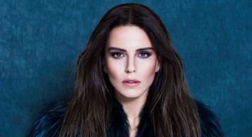 Simge Sağın hayranlarını korkuttu: Sahnede fenalaşınca apar topar hastaneye kaldırıldı