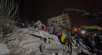 Son dakika! Hatay'da 6.3 büyüklüğünde deprem, yıkılan binalar var