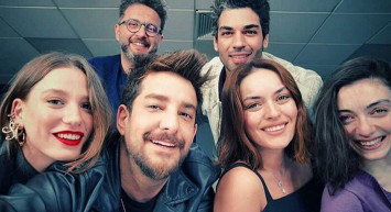 Şükrü Özyıldız’dan hayranlarını korkutan haber: Hastaneye kaldırıldı