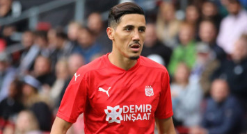 Süper Lig ekibi Sivasspor'un oyuncusu Faycal Fajr takımdan ayrıldı! Futbolcu Suudi Arabistan ekibi Al Wahda kulübüne transfer oldu