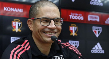 Süper Lig ekiplerinden Hatayspor, Fenerbahçe efsanesi Alex de Souza'yı takımın teknik direktörü yapmak istiyor!