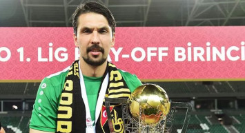 Süper Lig'e yükselen İstanbulspor'un kalecisi Alperen Uysal, Antalyaspor'a transfer oldu!