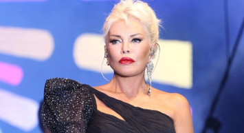 Süperstar Ajda Pekkan, İki Dizinden de Ameliyat Oldu