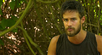 Survivor Batuhan, kız arkadaşıyla yatak odasından poz verdi takipçileri deliye döndü