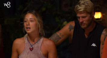 Survivor Yunus Emre rahat durmuyor: Uzak dur uyarıları işe yaramıyor! Aleyna'yı elinden tutup kendine doğru çekti ve...