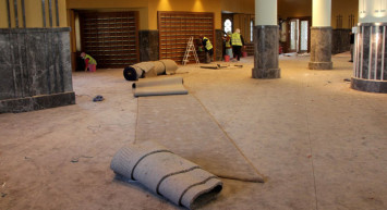 Taksim Camii'nin Halıları Seriliyor