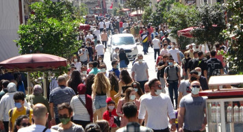 Taksim’de Korkutan Kalabalık!