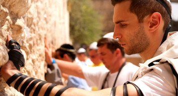 Tefillin Nedir, Nasıl Kullanılır?