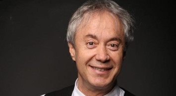 Tören istemiyorum yakılmak istiyorum demişti: Metin Uca'nın cenaze namazında büyük saygısızlık! İmam cenaze namazını kılarken…