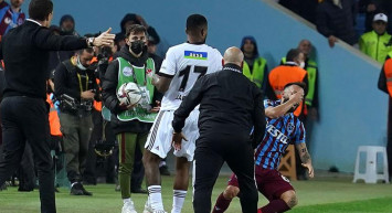 Trabzonspor ile Beşiktaş'ın arasında oynanan maça damga vuran Cyle Larin hakkında Güntekin Onay'dan ilginç benzetme geldi!